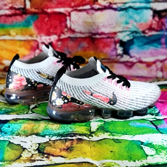 Nike Air Max Floral Nike Air VaporMax Flyknit Sneakers Black White Women - Picture 2 of 10